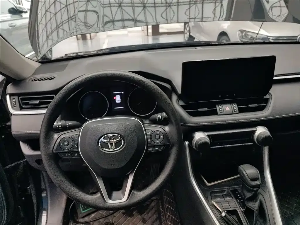 Toyota RAV4 — фото 2