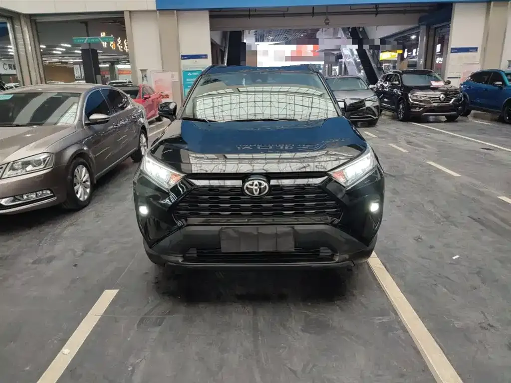 Toyota RAV4 — фото 5