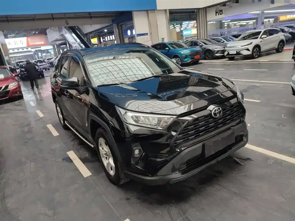 Toyota RAV4 — фото 6
