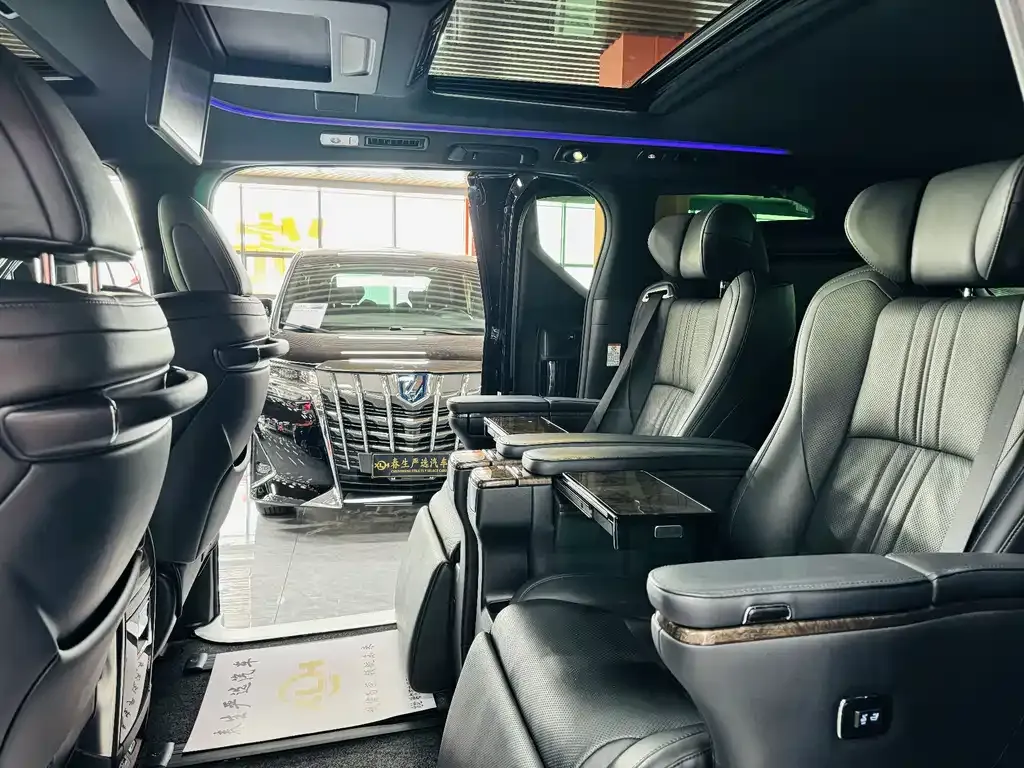 Toyota Alphard — фото 8