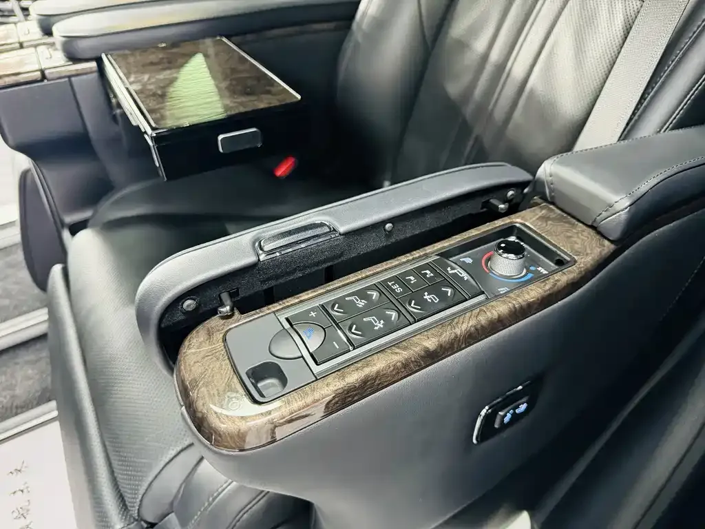 Toyota Alphard — фото 3