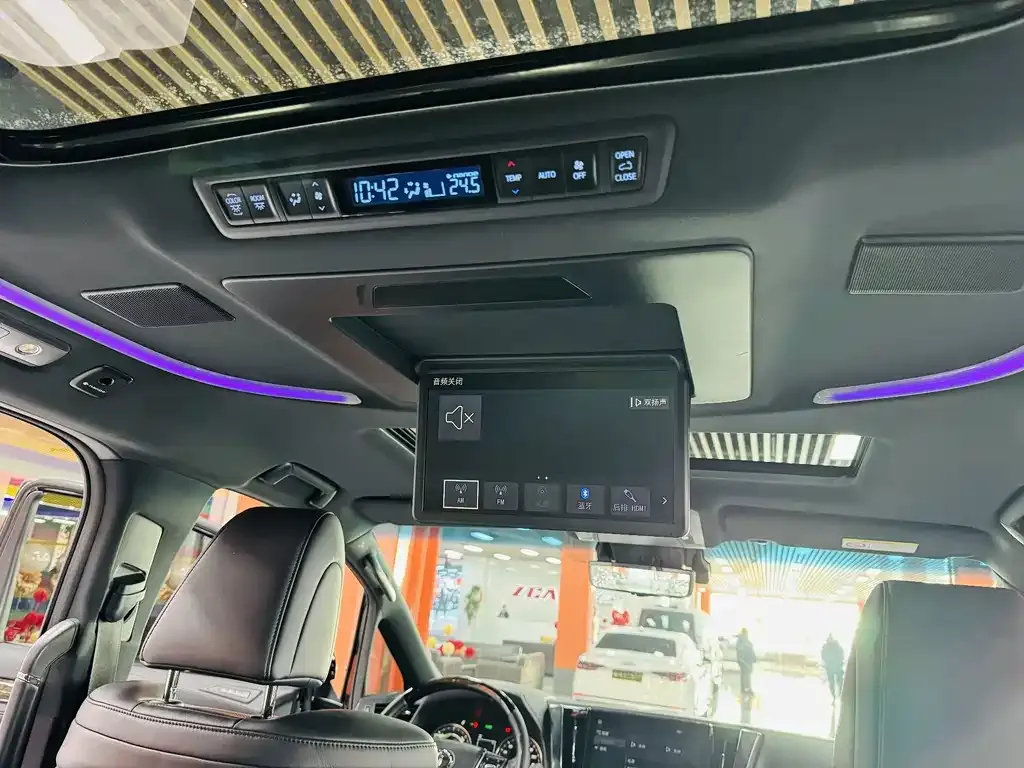 Toyota Alphard — фото 5
