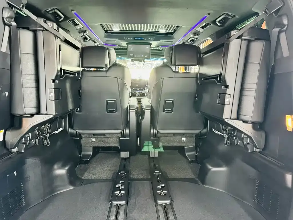 Toyota Alphard — фото 2
