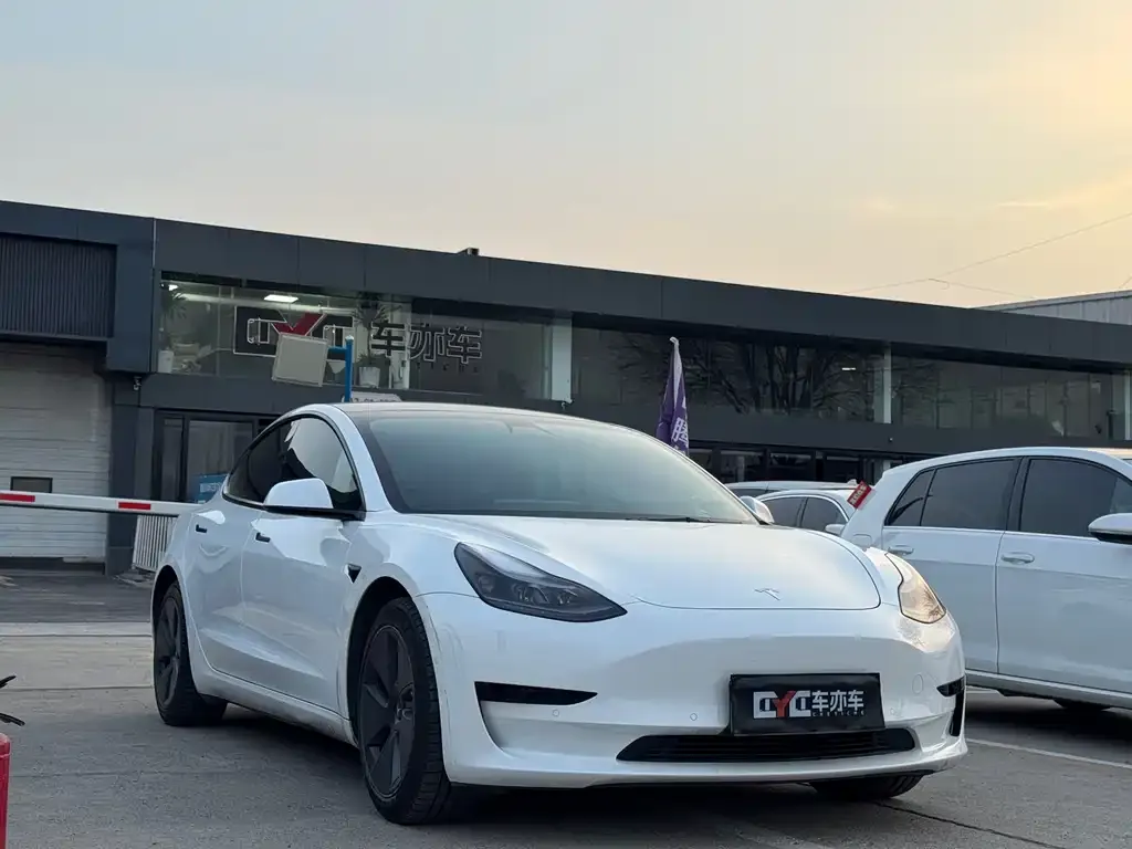 Tesla Model 3 — фото 5