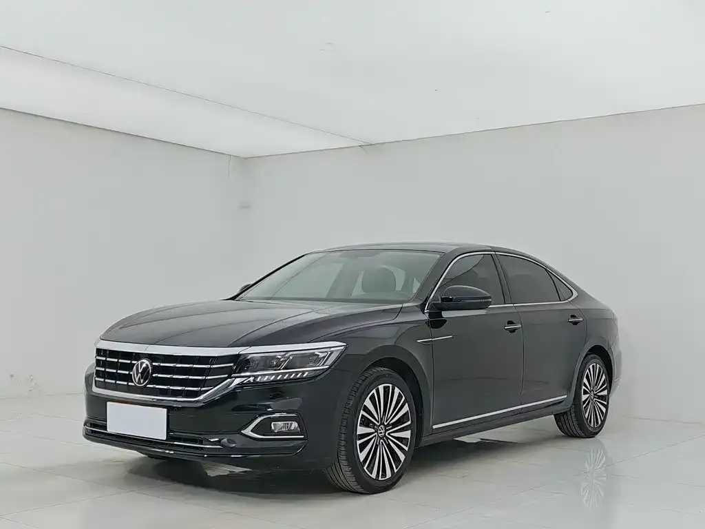 Volkswagen Passat — фото 1