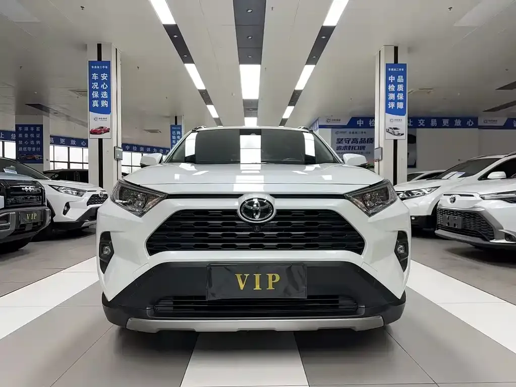 Toyota RAV4 — фото 9