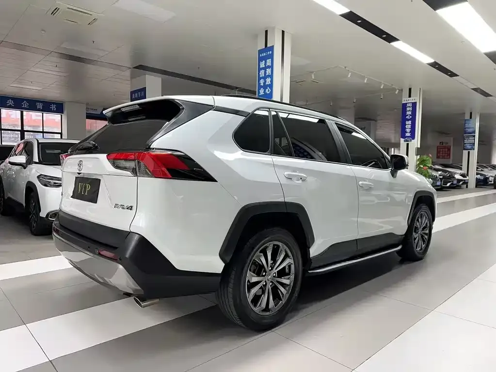 Toyota RAV4 — фото 10