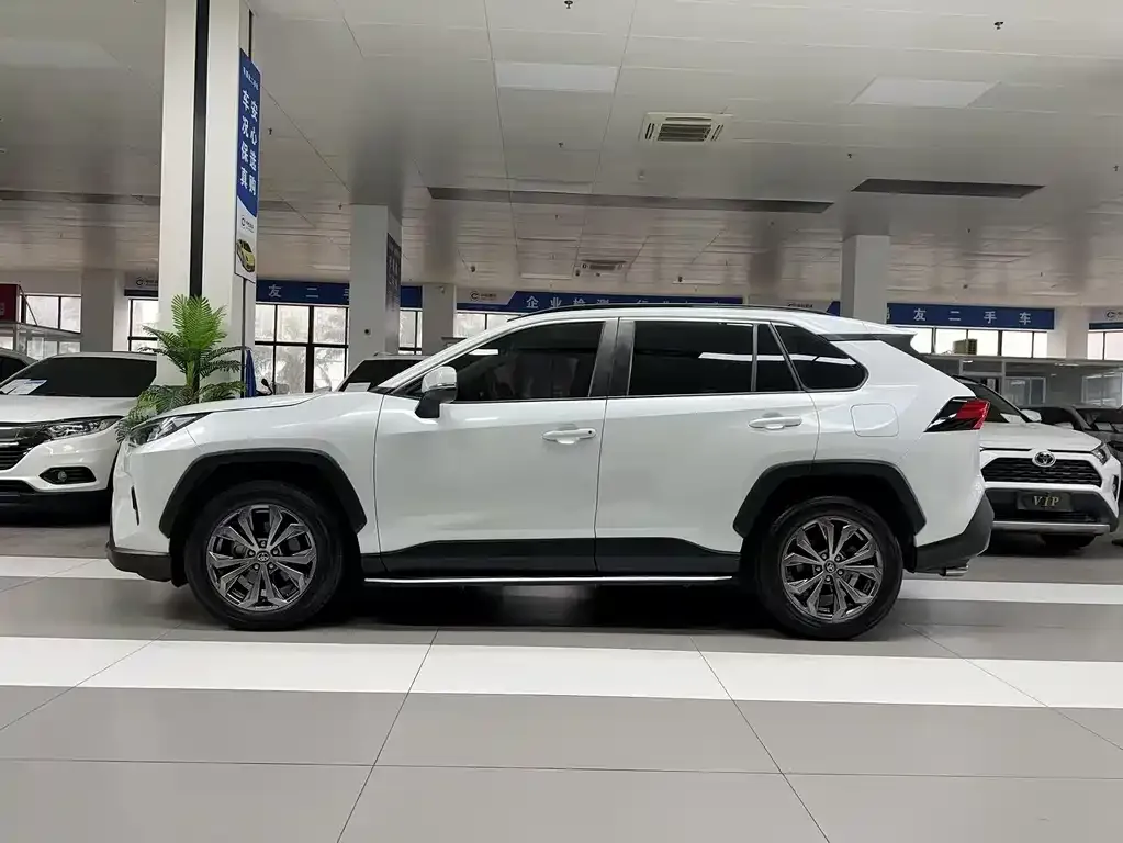 Toyota RAV4 — фото 4