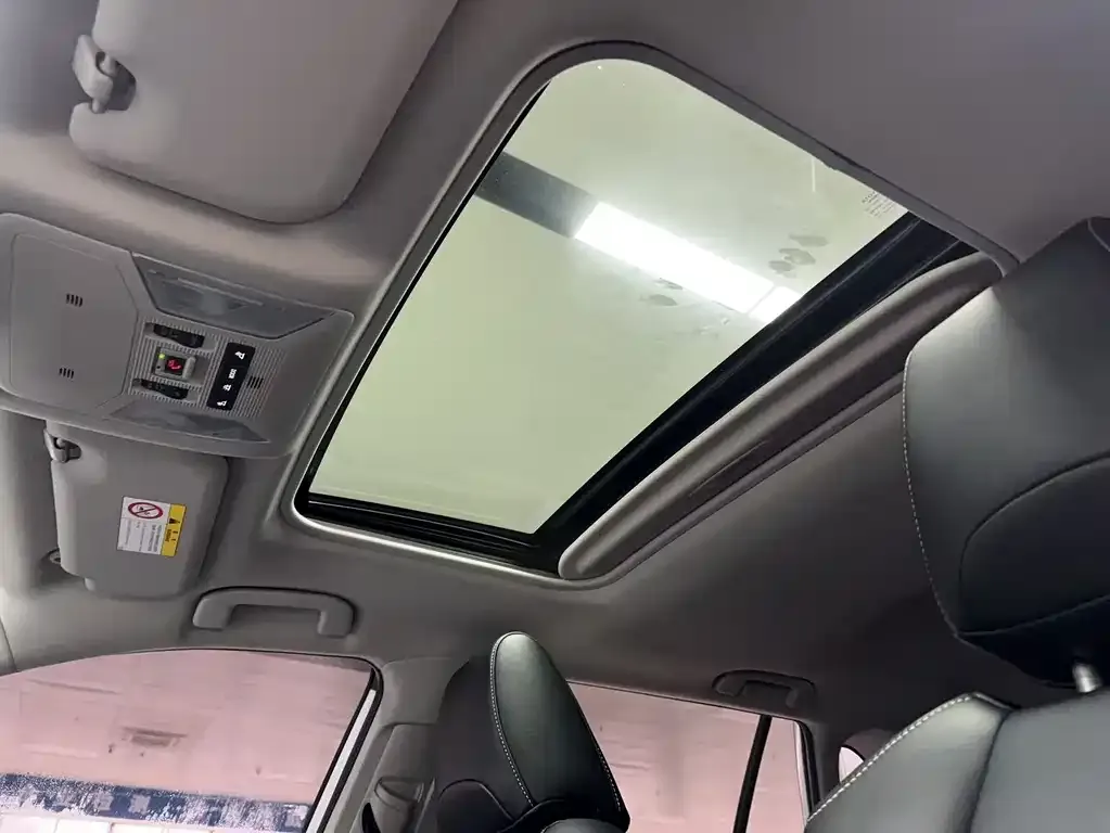 Toyota RAV4 — фото 6