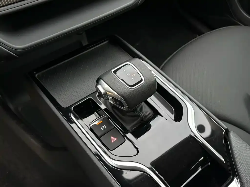 Hongqi E-QM5 — фото 3
