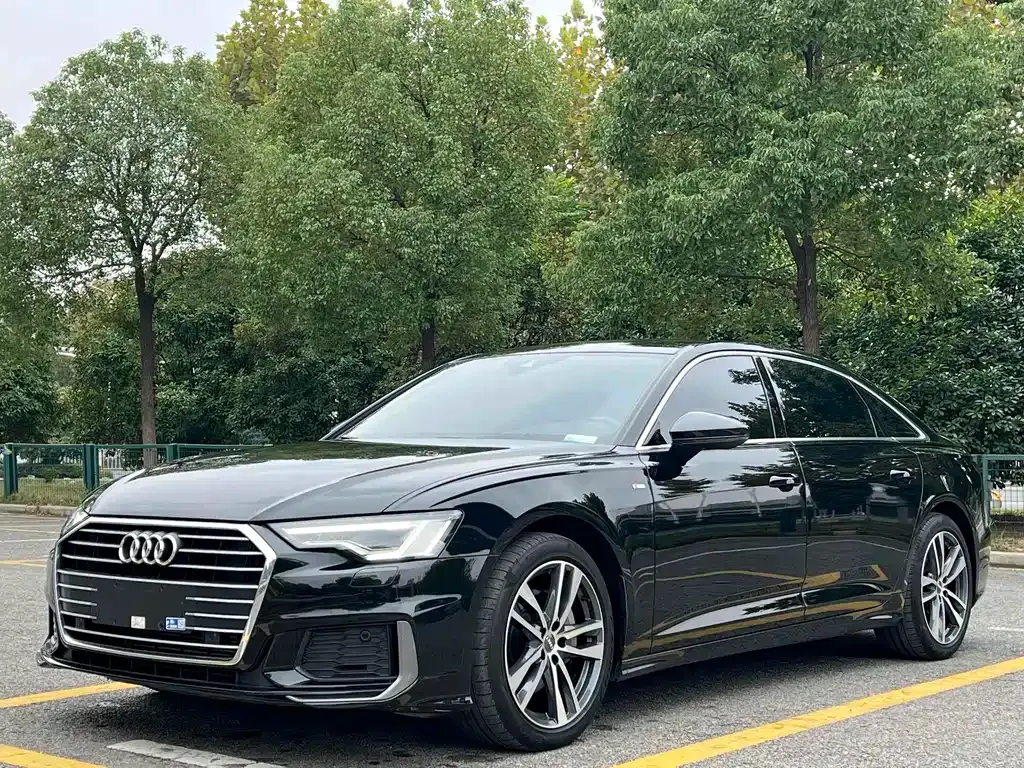 Audi A6L — фото 1