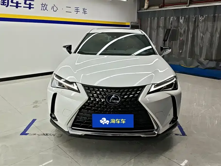 Lexus UX — фото 2