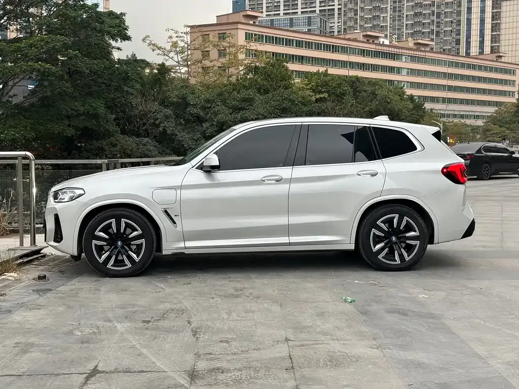 BMW iX3 — фото 6