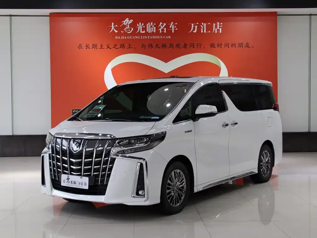 Toyota Alphard — фото 1
