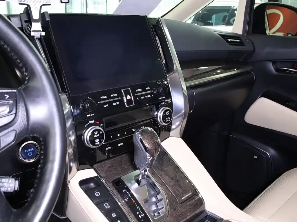 Toyota Alphard — фото 9