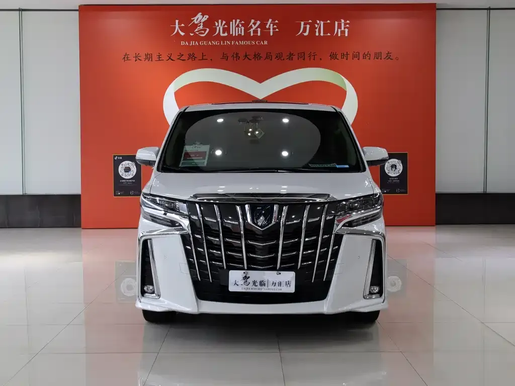 Toyota Alphard — фото 4
