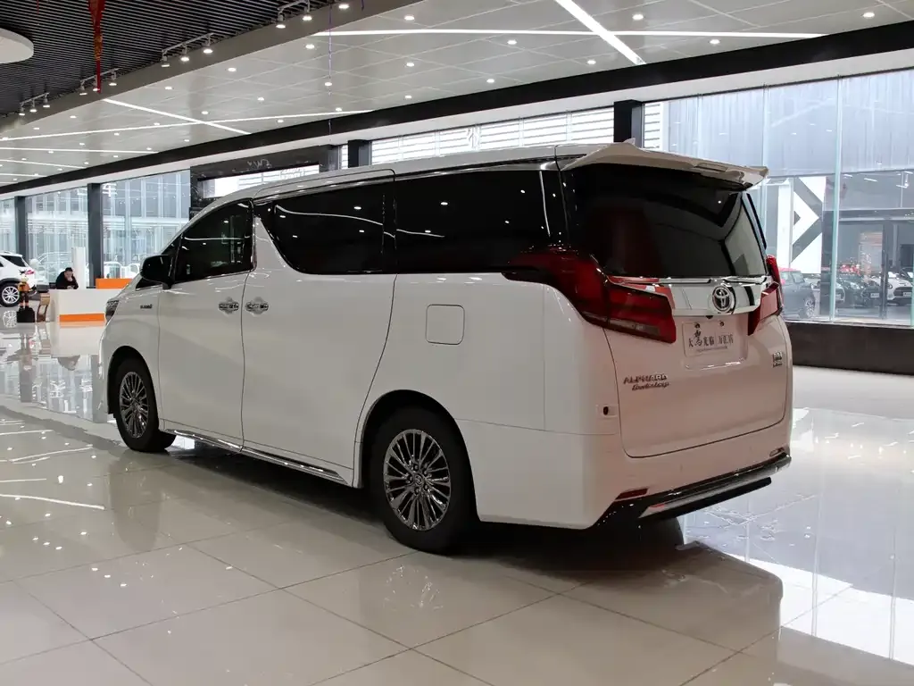 Toyota Alphard — фото 6