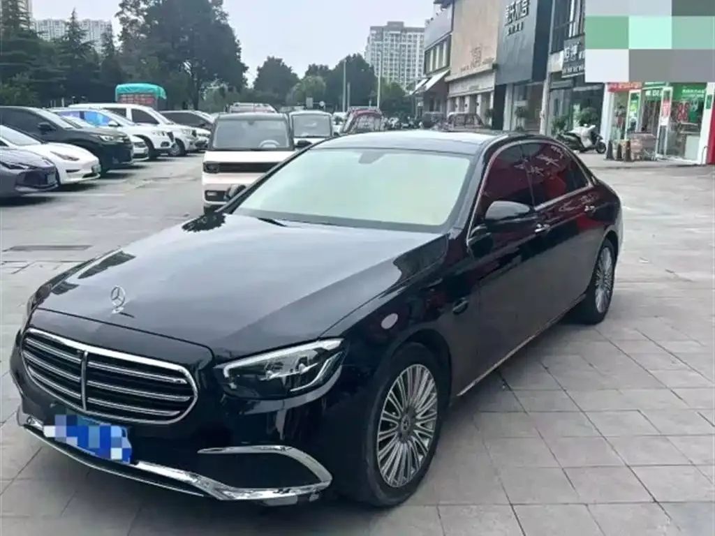 Mercedes-Benz E-Class — фото 1