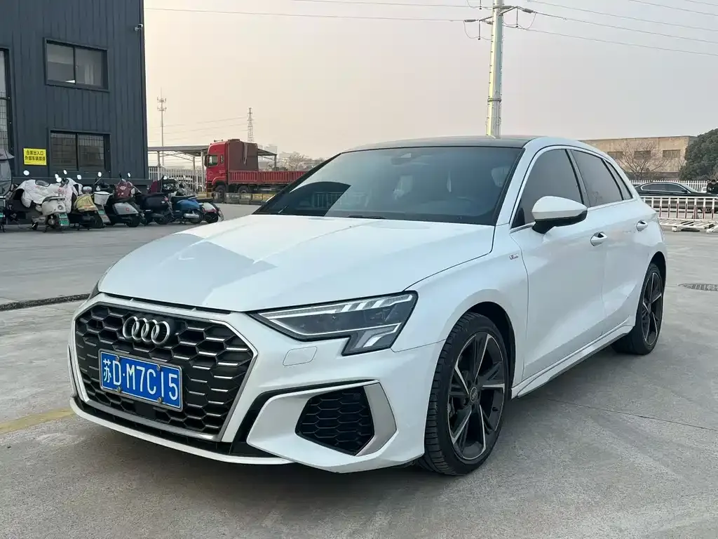 Audi A3 — фото 1