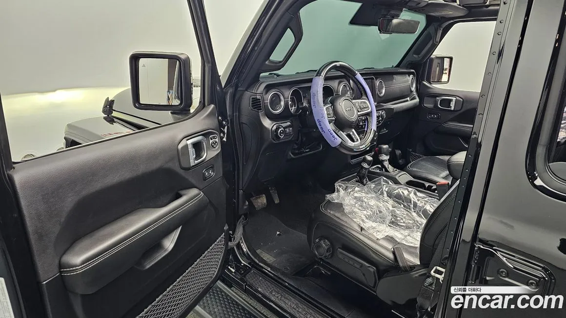 Jeep Wrangler — фото 7