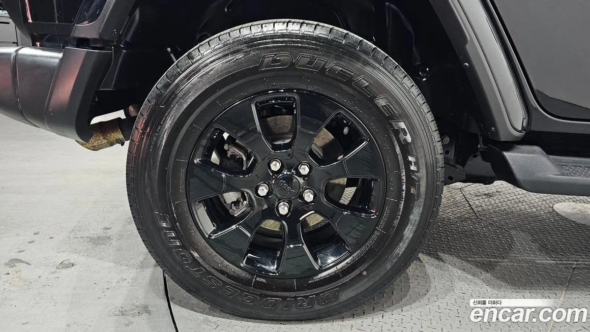 Jeep Wrangler — фото 10