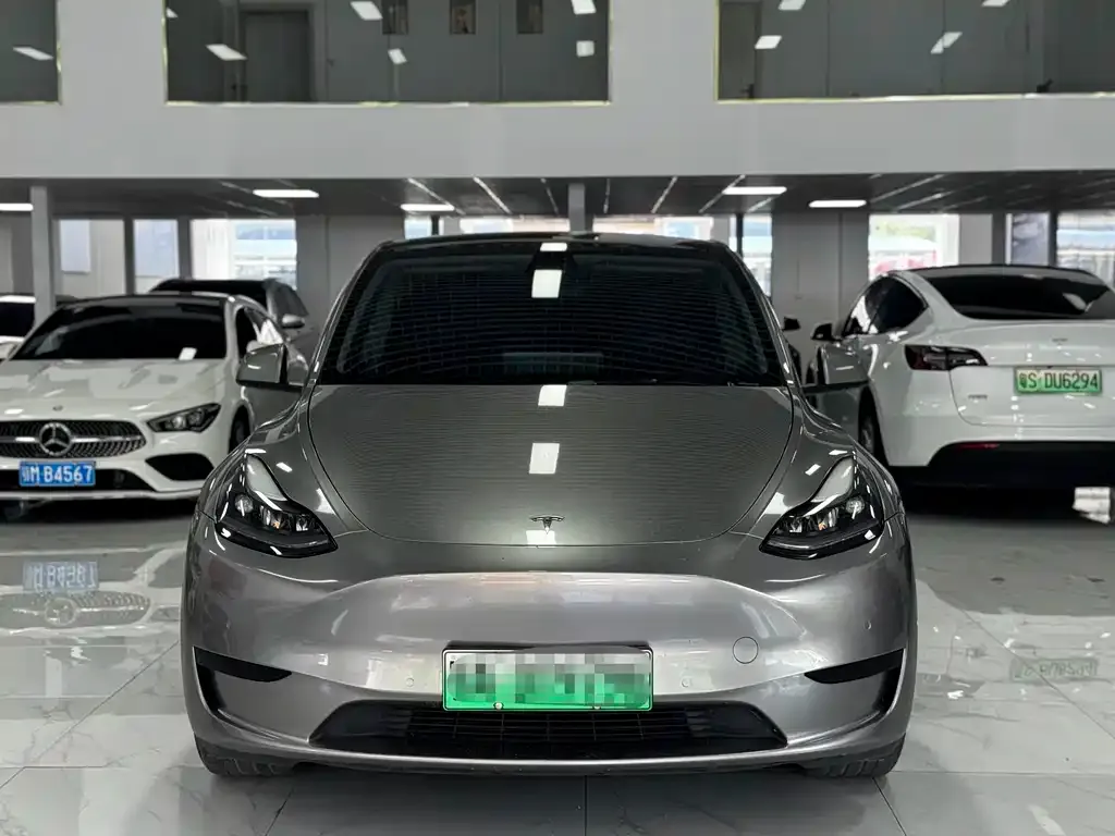 Tesla Model Y — фото 9
