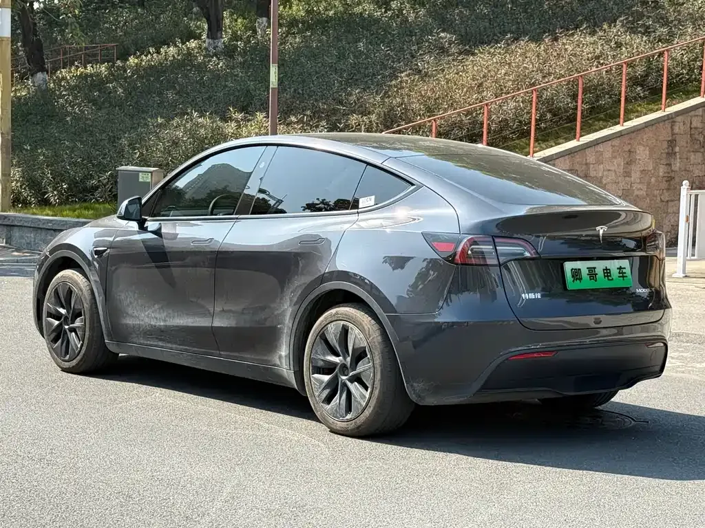 Tesla Model Y — фото 4