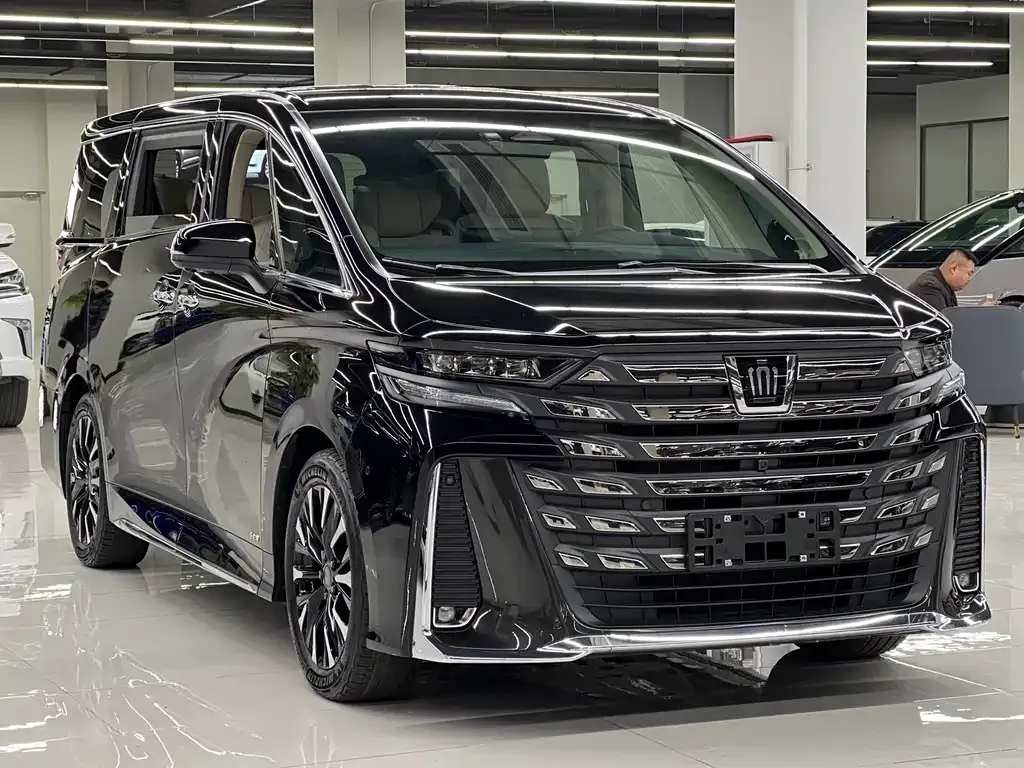 Toyota Vellfire — фото 10