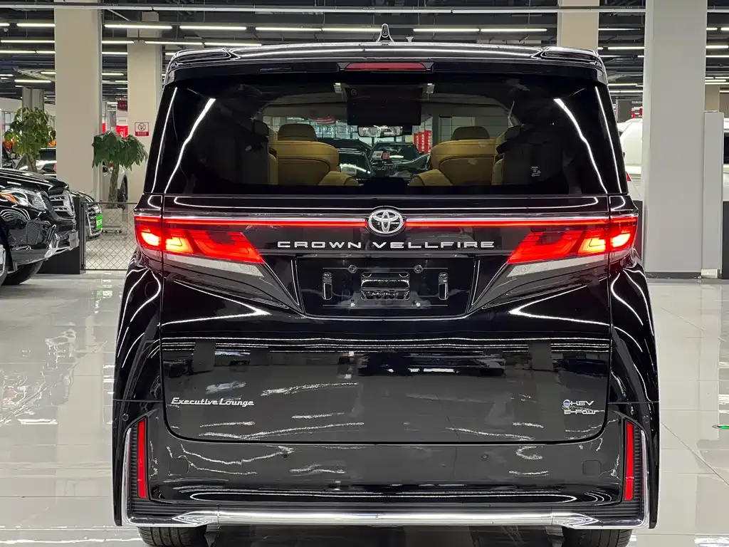 Toyota Vellfire — фото 8