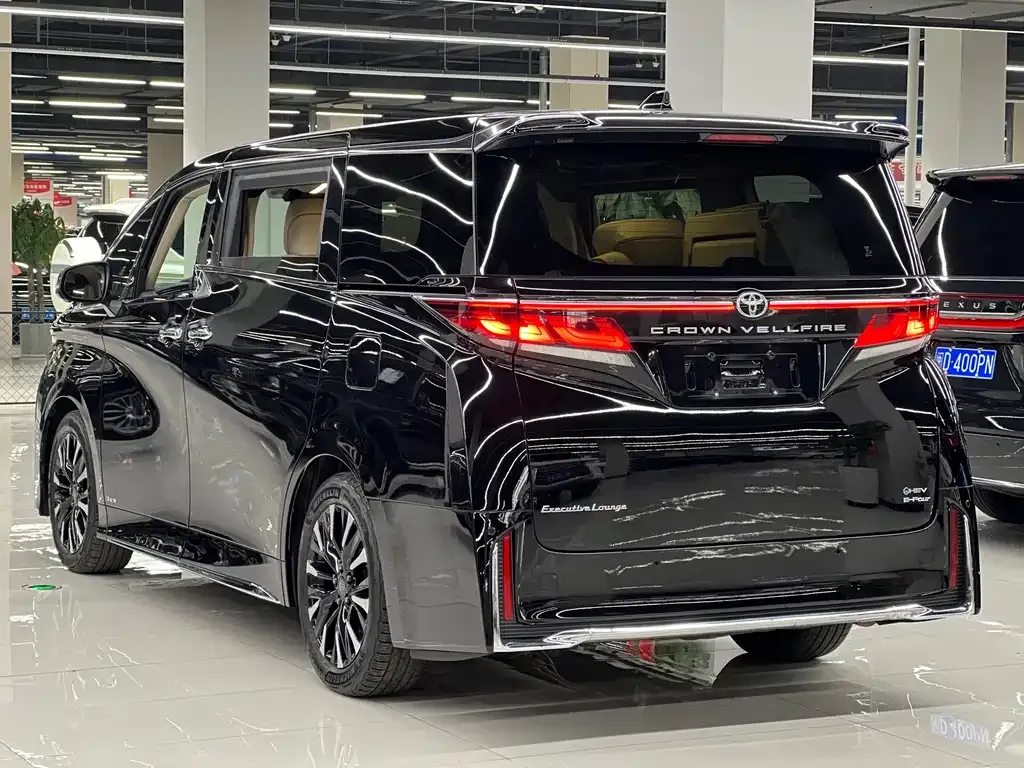 Toyota Vellfire — фото 3
