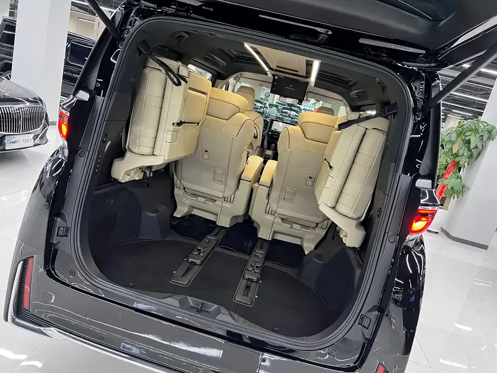 Toyota Vellfire — фото 5