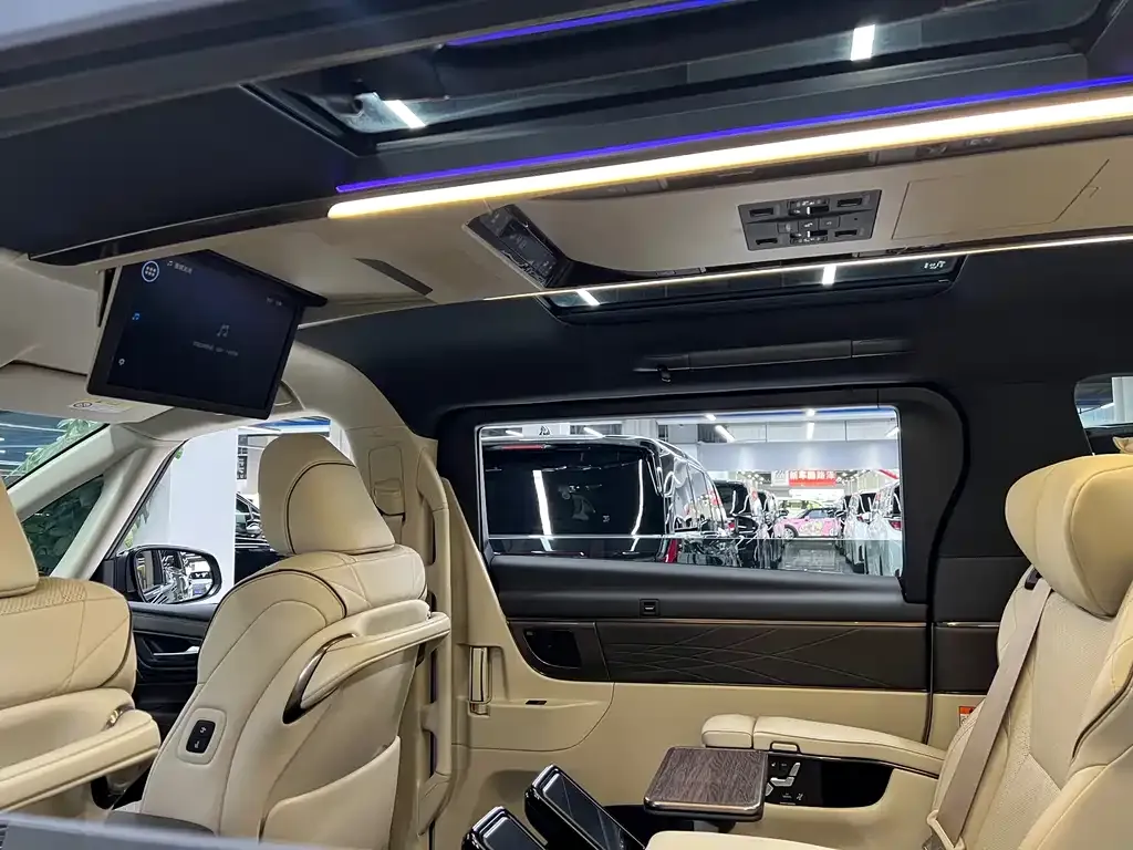 Toyota Vellfire — фото 4