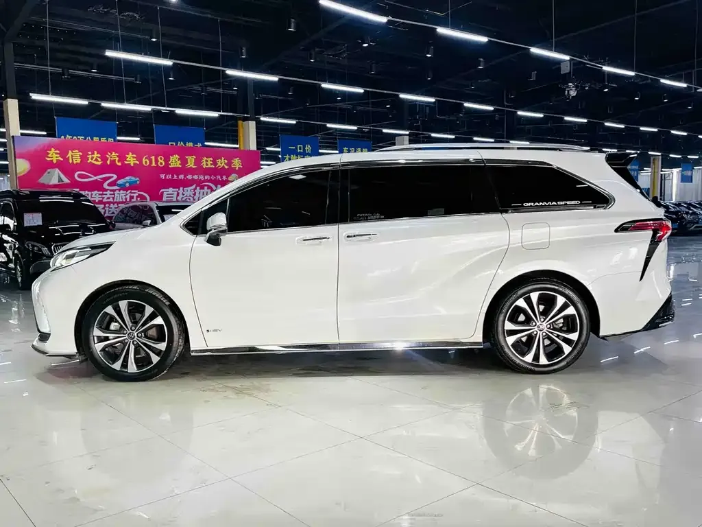 Toyota Granvia — фото 5