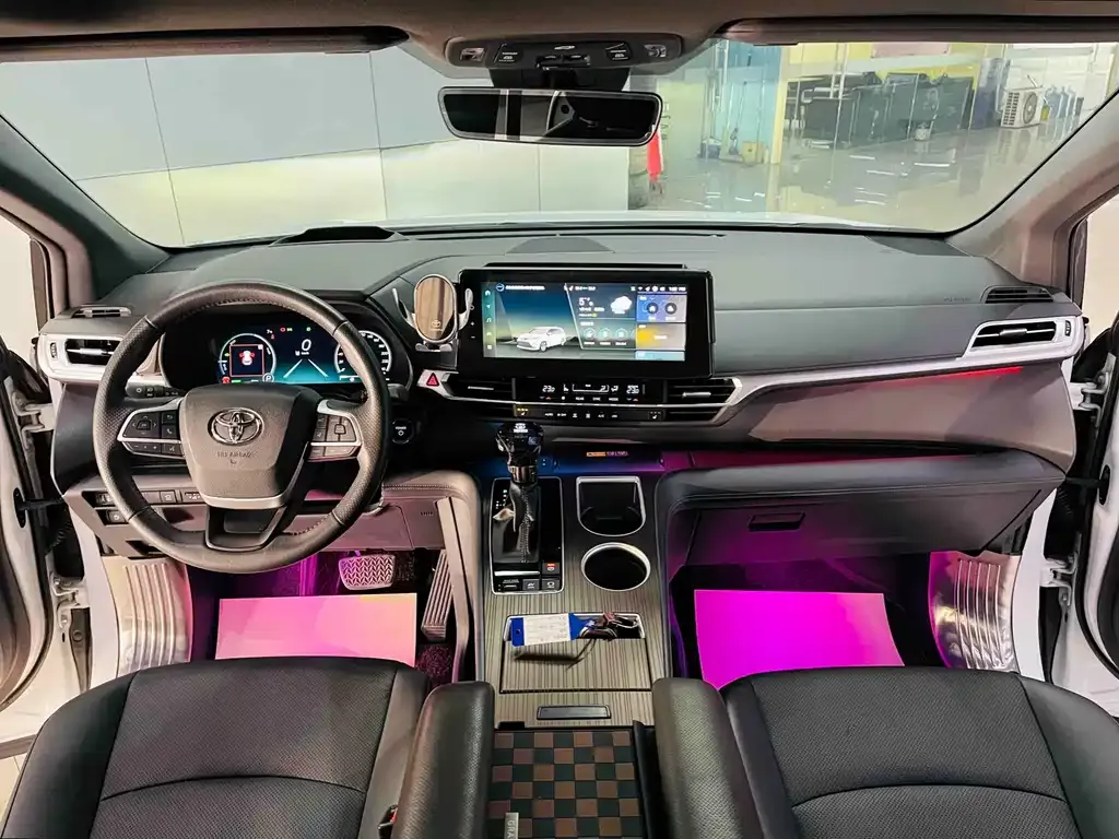 Toyota Granvia — фото 4