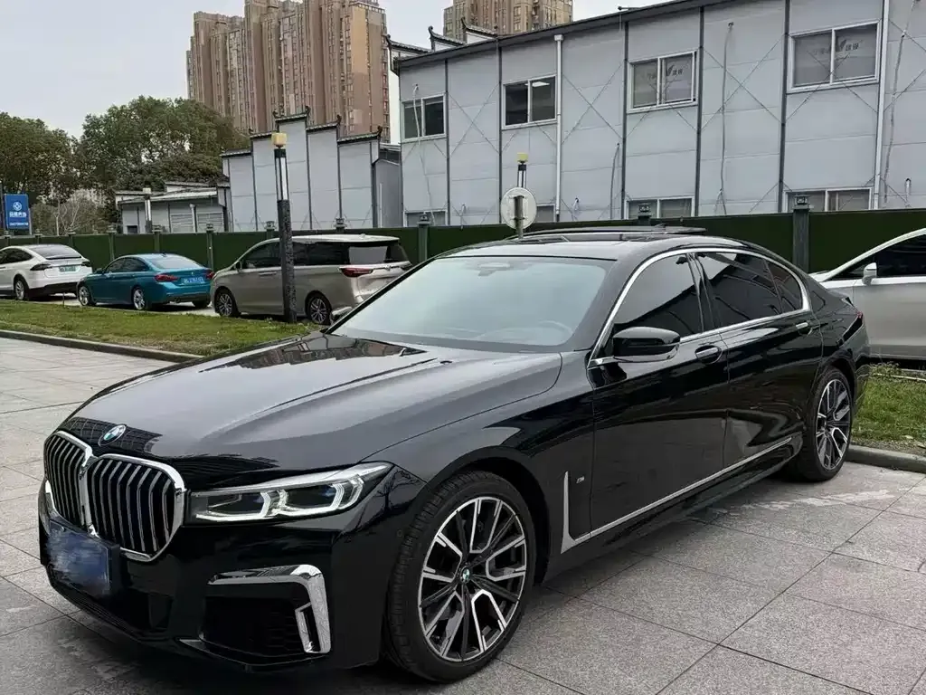 BMW 7 Series — фото 1