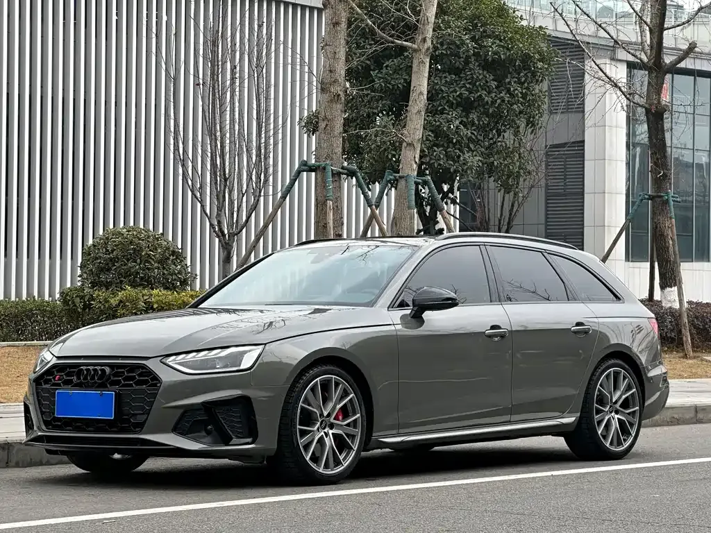Audi S4 — фото 1