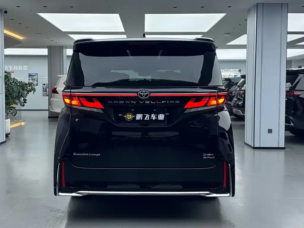 Toyota Vellfire — фото 3