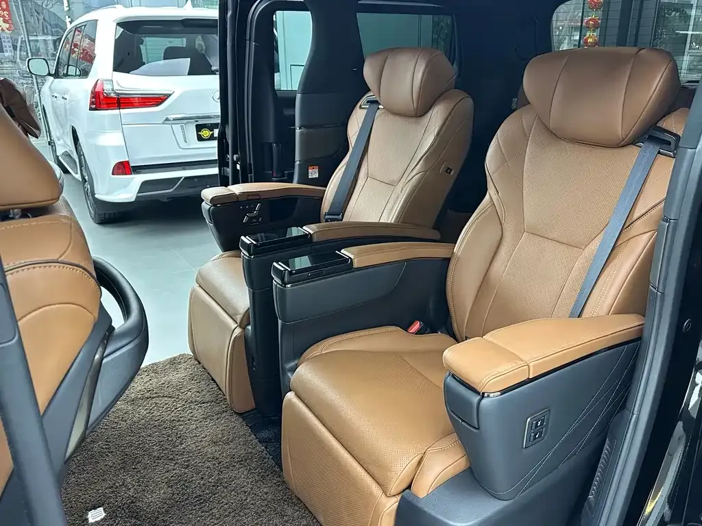 Toyota Vellfire — фото 5