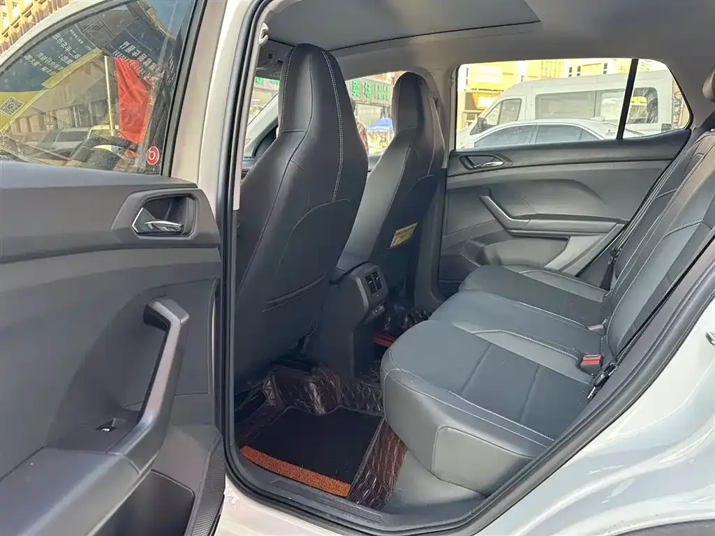 Volkswagen T-Cross — фото 10