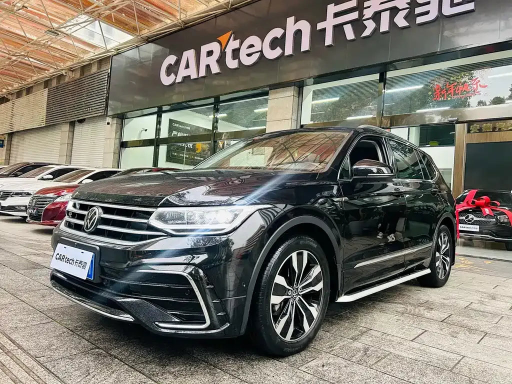 Volkswagen Tiguan L — фото 1