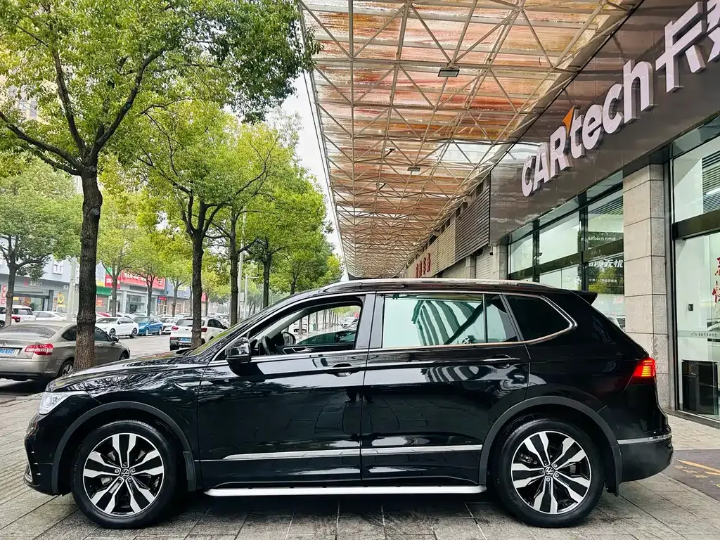 Volkswagen Tiguan L — фото 9
