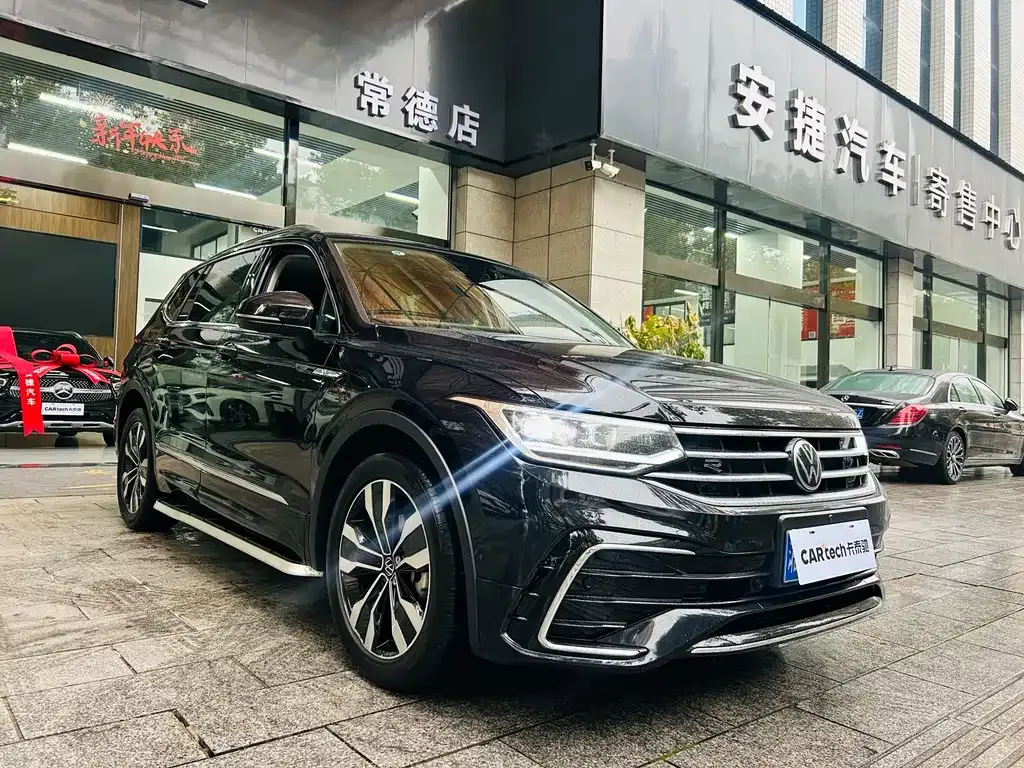 Volkswagen Tiguan L — фото 10