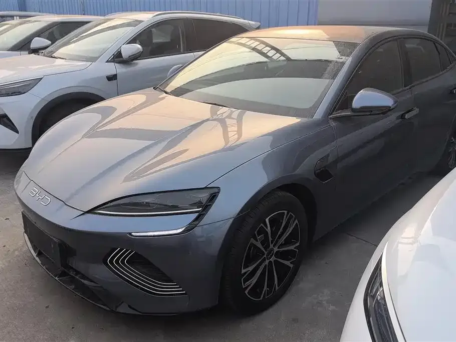 BYD Seal — фото 1