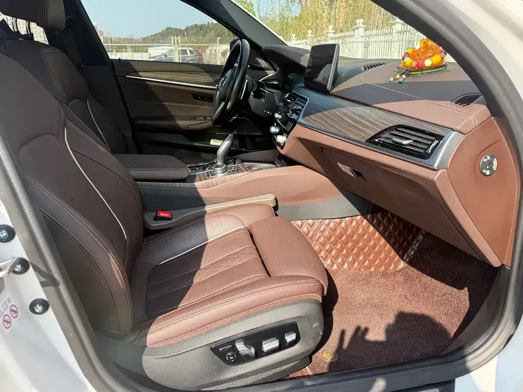 BMW 5 Series — фото 10