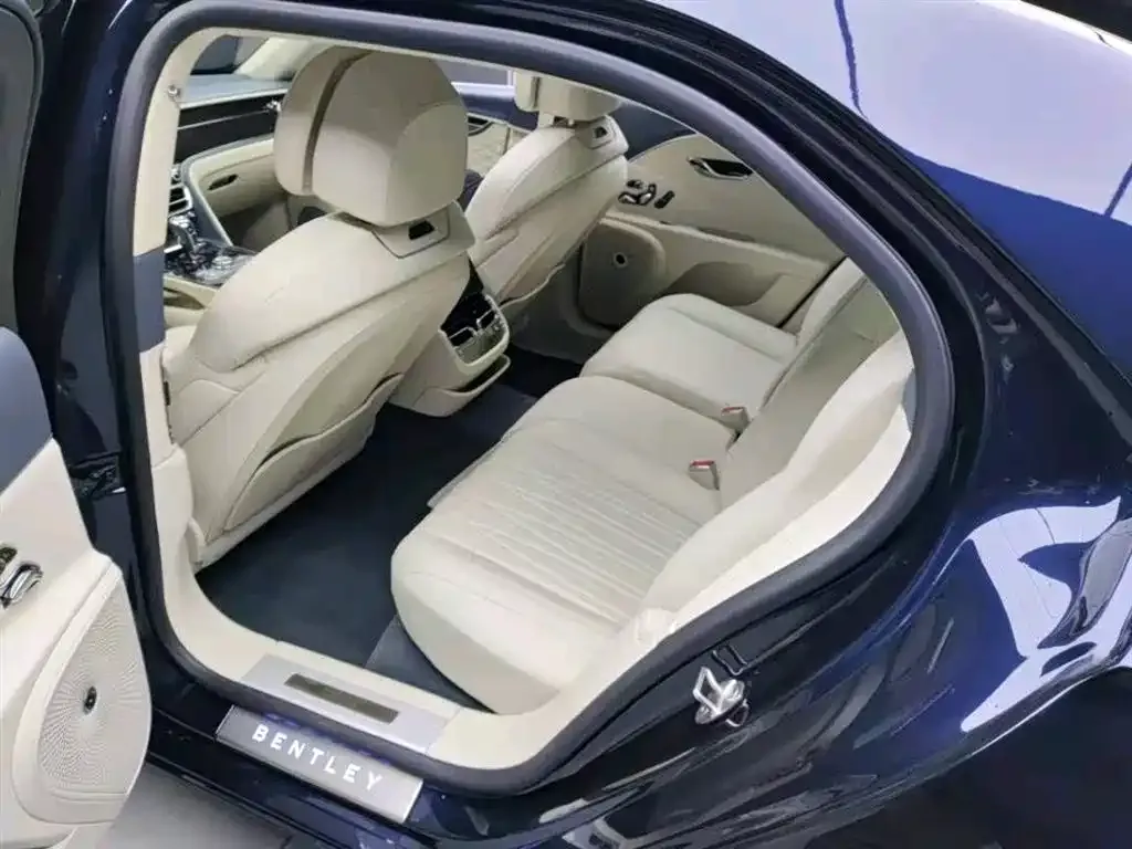 Bentley Flying Spur — фото 10