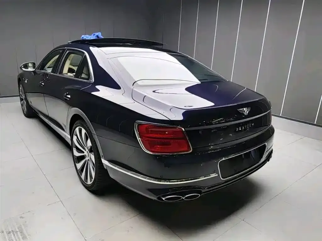 Bentley Flying Spur — фото 3