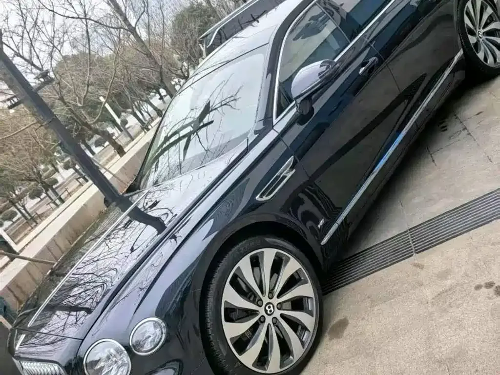Bentley Flying Spur — фото 9