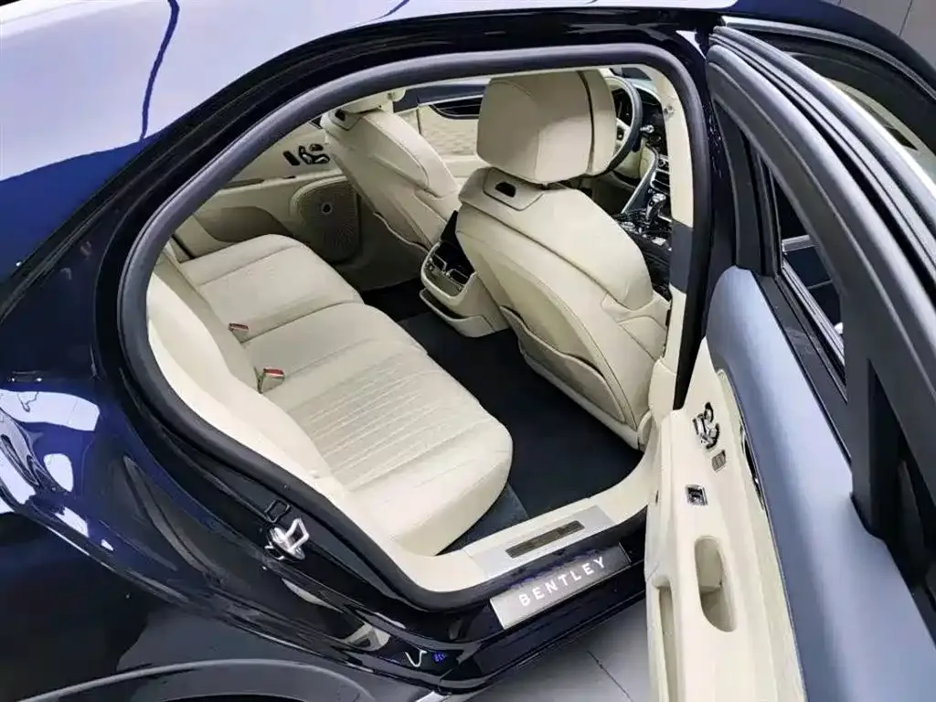 Bentley Flying Spur — фото 5