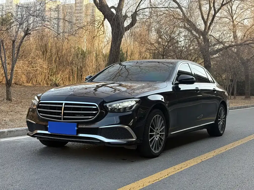 Mercedes-Benz E-Class — фото 1