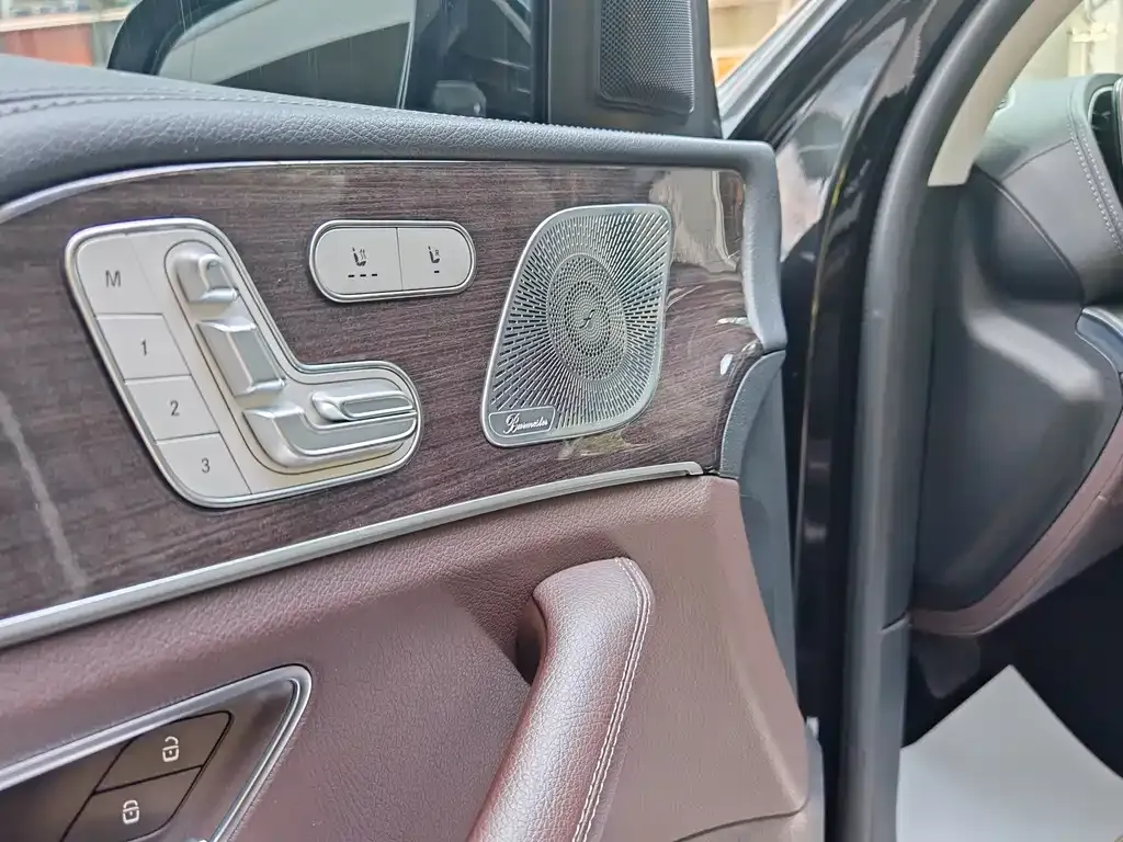 Mercedes-Benz GLS — фото 4